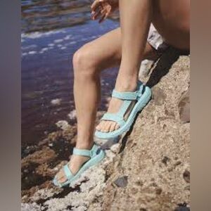 Teva Hurricane Drift Sandal Sz 7 Women’s